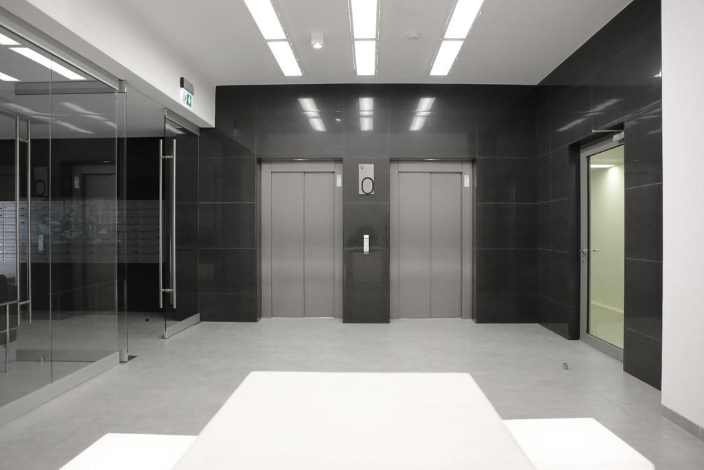 Chung cư studio 35 m² có 1 phòng tắm riêng ở Trung tâm thành phố Poznan Ngoại thất bức ảnh