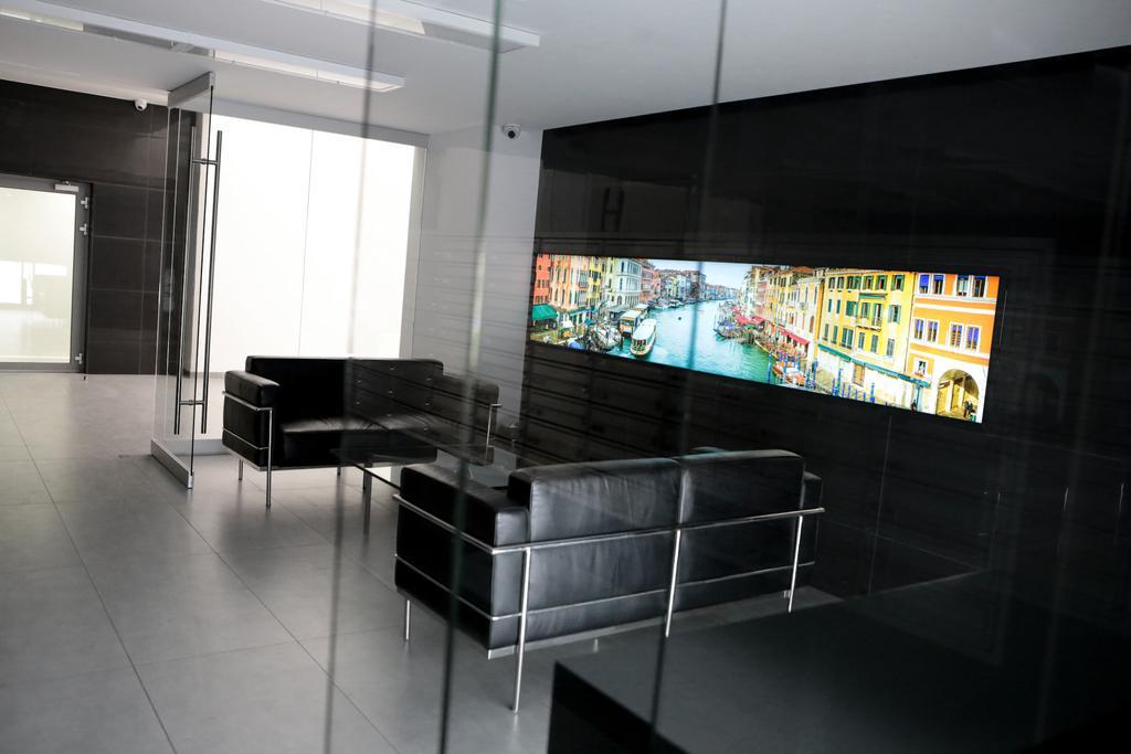 Chung cư studio 35 m² có 1 phòng tắm riêng ở Trung tâm thành phố Poznan Ngoại thất bức ảnh
