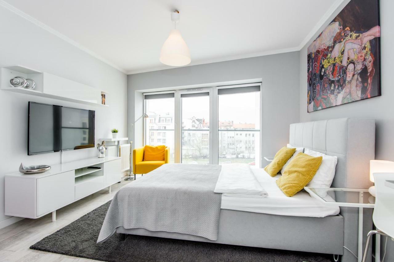 Chung cư studio 35 m² có 1 phòng tắm riêng ở Trung tâm thành phố Poznan Ngoại thất bức ảnh
